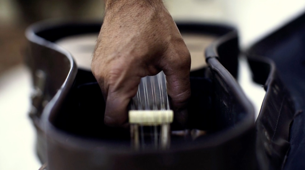 El viaje de un violín vasco a Siria para cubrir el sonido de las bombas con melodías