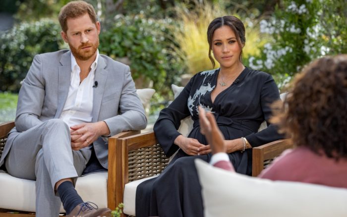Meghan acusa a la realeza británica de racismo y revela que “no quería estar viva”