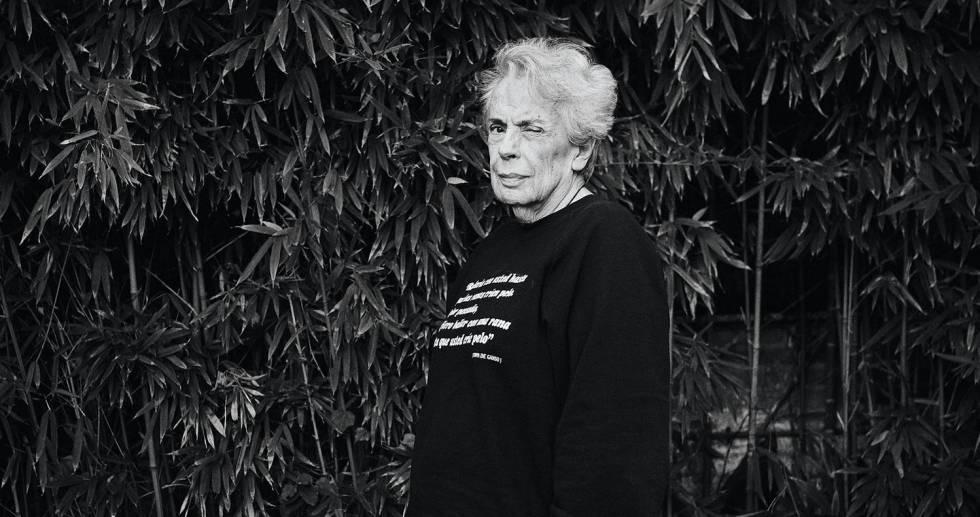 Colita, al jardí de casa seva.