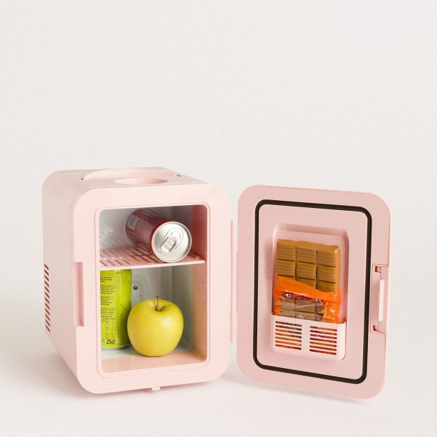 Llega la revolución, la mini nevera para cosméticos de 40 euros
