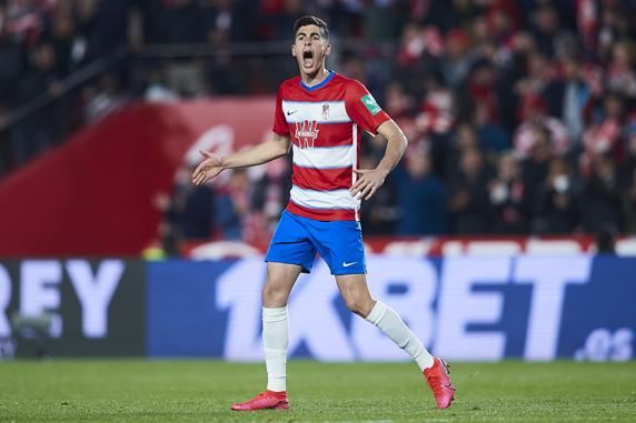 Carlos Fernández celebra un gol con el Granada