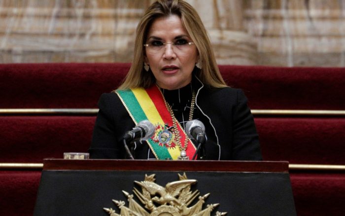 Bolivia: ordenan arrestar a la ex presidenta Jeanine Áñez y 5 de sus ministros por golpe de Estado