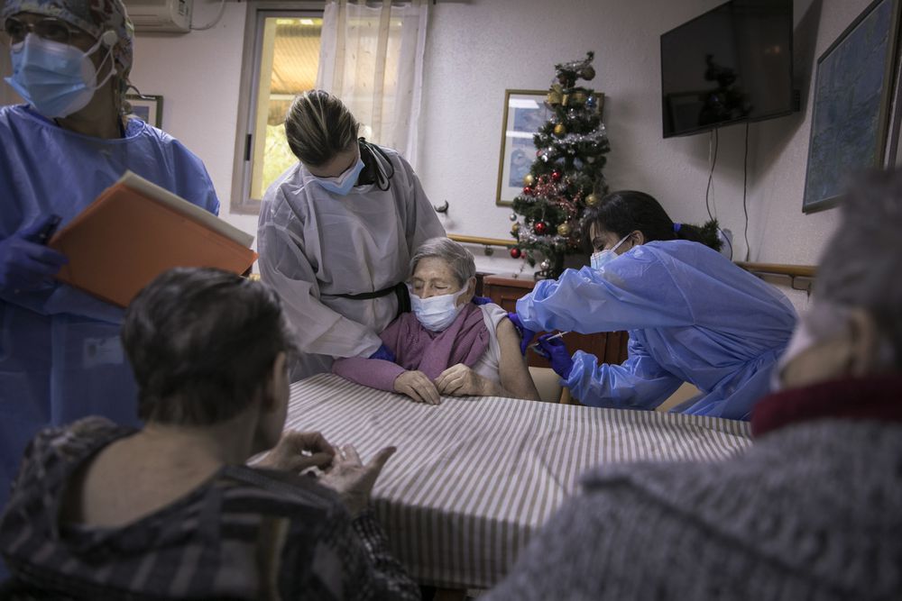 Las muertes en residencias bajan un 95% por el efecto de la vacuna y el declive de la tercera ola