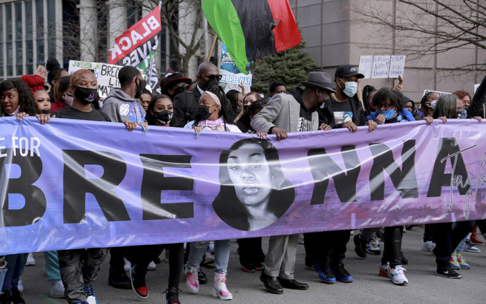 Estados Unidos: FBI continúa investigación del asesinato de Breonna Taylor a un año del suceso