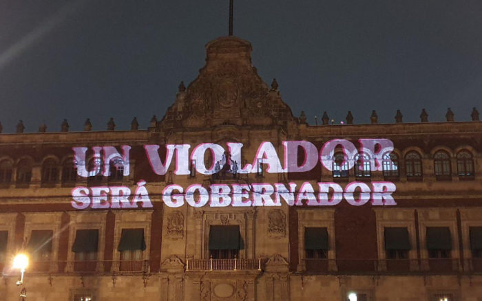 Feministas intervienen de nuevo Palacio Nacional; ‘AMLO, date cuenta’, exhortan