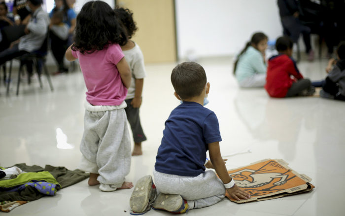 Estados Unidos custodia a más de 15 mil migrantes menores no acompañados