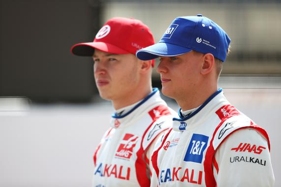 Nikita Mazepin y Mick Schumacher en Bahrein