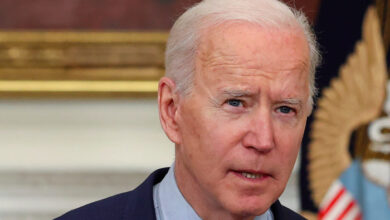 Biden insta al Congreso a prohibir armas de asalto y mejorar sistema de verificación de antecedentes | Video