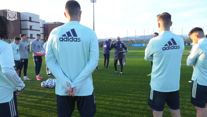 Pedri, Pedro Porro y Bryan Gil visitan a sus compañeros de la Selección española sub-21 Pedri, Pedro Porro y Bryan Gil visitan a sus compañeros de la Selección española sub-21