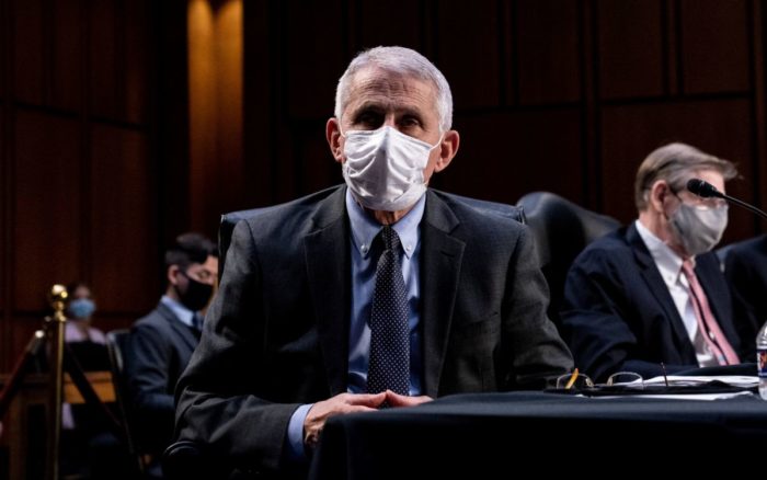 Es probable que AstraZeneca publique una nueva declaración sobre su vacuna contra Covid-19: Fauci