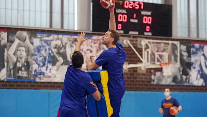 Pau Gasol se entrena con el Barça y da otro paso hacia su vuelta Pau Gasol se entrena con el Barça y da otro paso hacia su vuelta