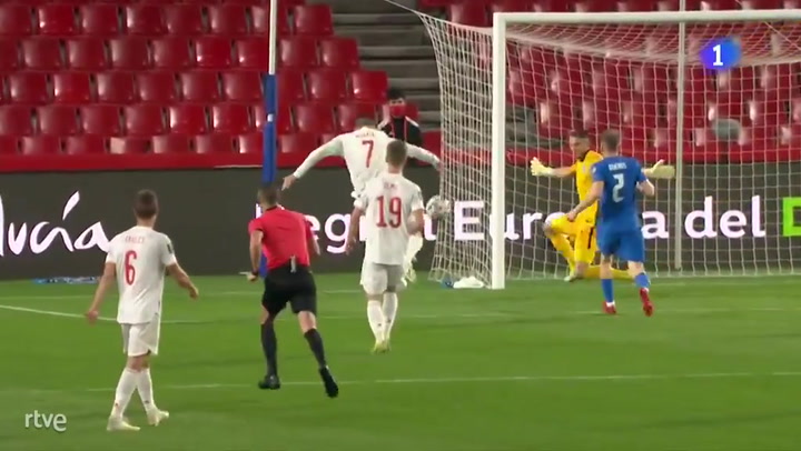 Morata rompe la resistencia griega con un golazo