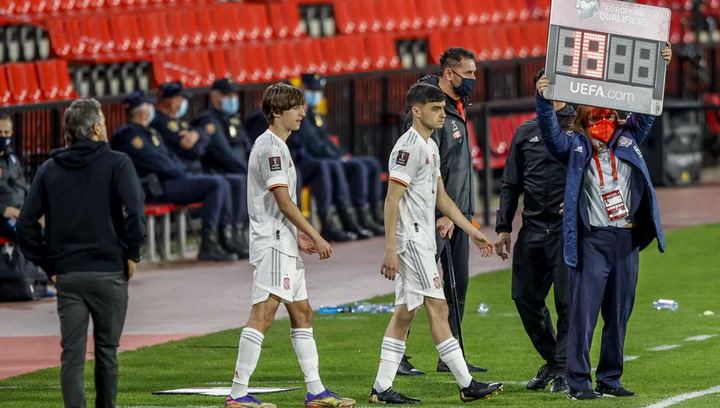 Pedri y Bryan Gil debutan con España