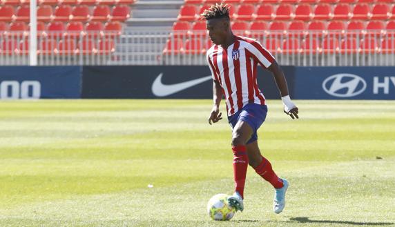 Cedric en un partido del Atlético de Madrid B.