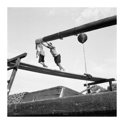 'Construcción de diques IV' (Hungría, 1936), fotografía de Nicolás Muller.