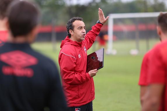 Armando de la Morena, segundo entrenador del Mono Burgos en Newells Old Boys