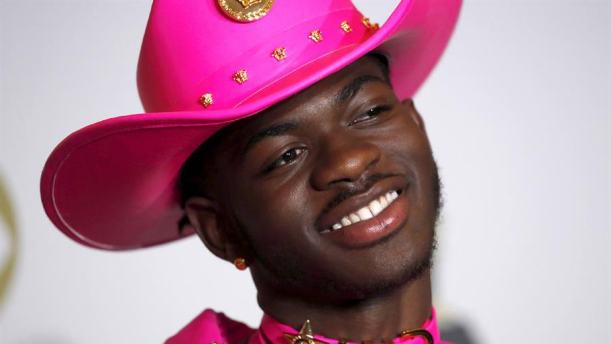 Nike demanda a diseñadores de zapatillas satánicas promocionadas por ganador de dos Grammy