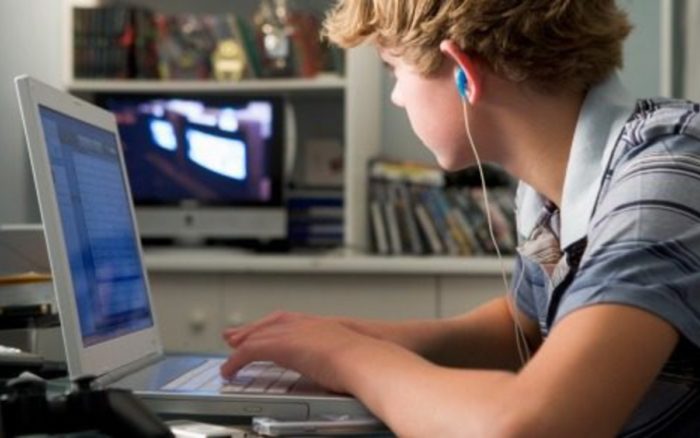 Que Facebook, Twitter y Google entreguen estudio sobre su impacto en salud mental de niños: legisladores de EU