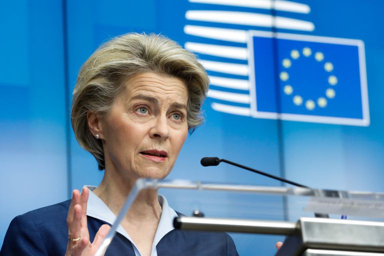 La presidenta de la Comisión Europea, Ursula von der Leyen, en una rueda de prensa el pasado 26 de febrero.