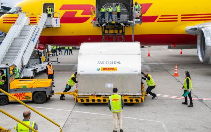 Colombia recibe el primer lote de vacunas del programa COVAX para América Latina