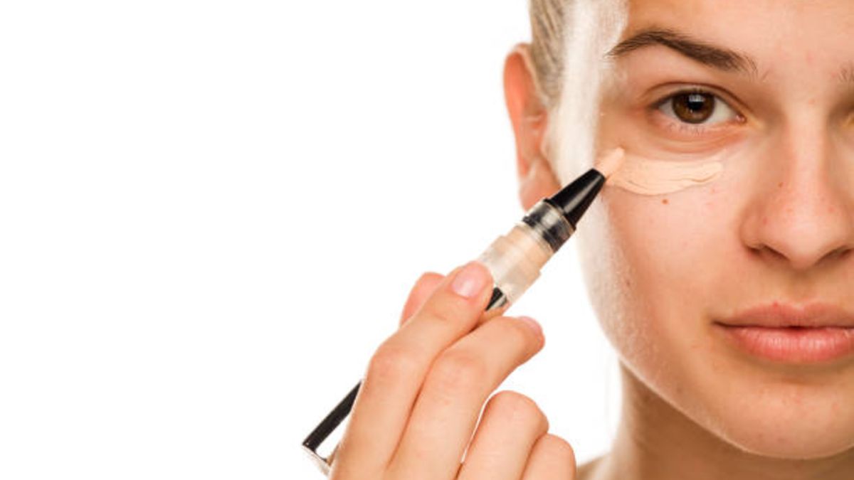 Cómo aplicar el corrector de ojeras y conseguir un efecto lifting