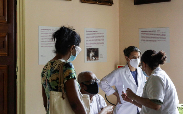 Contagiosa variante brasileña del Covid evade la inmunidad, advierten los científicos