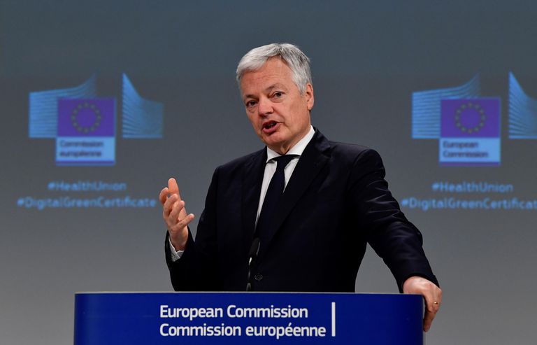 El comisario europeo de Justicia, Didier Reynders, durante la presentación del certificado de vacunación este miércoles en Bruselas.