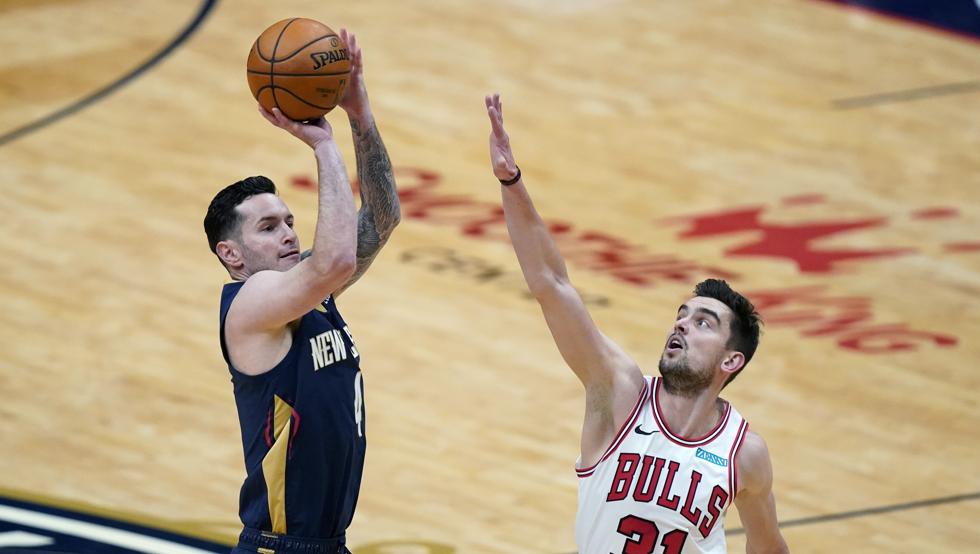 J.J. Redick lanza de tres en uno de sus últimos partidos con los New Orleans Pelicans: tiro y veteranía para los Dallas Mavericks de Luka Doncic