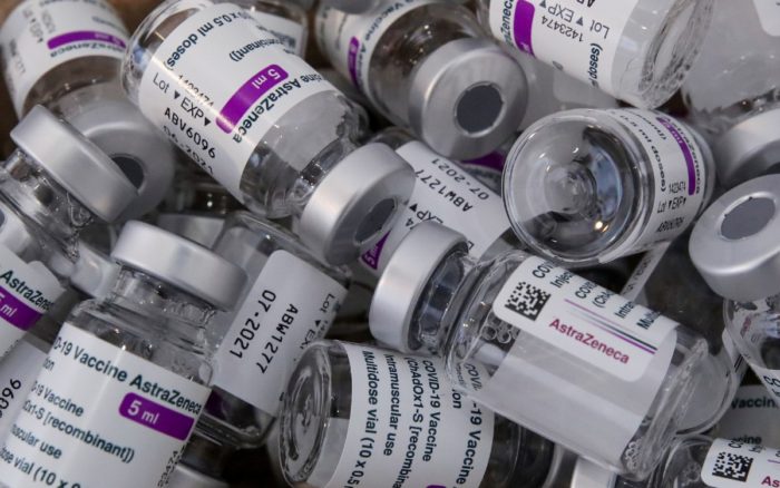 EU considera abastecer de vacunas anti-Covid a México y Canadá