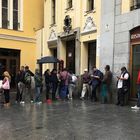 Colas en el comedor social Ave María, en la calle del Doctor Cortezo de Madrid.
