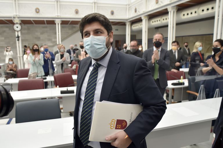 El presidente de la Región de Murcia, Fernando López Miras, en el pleno de censura en la Asamblea.