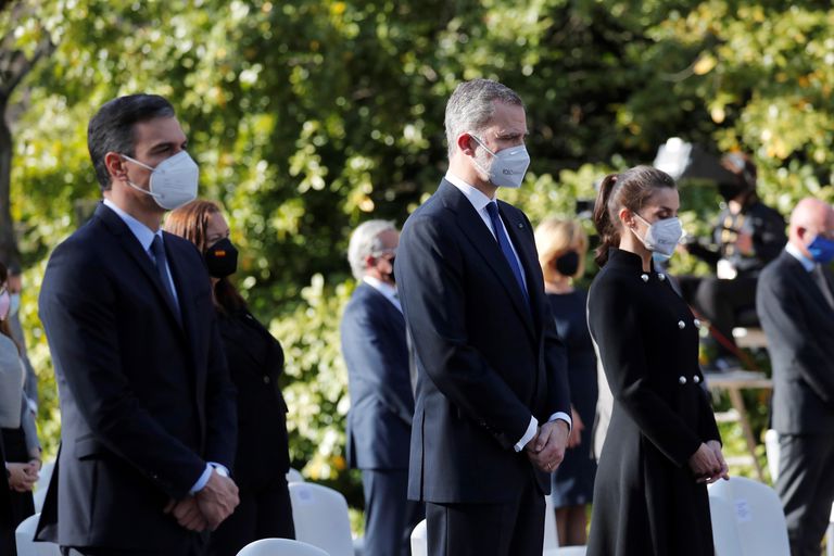 El presidente del Gobierno, el Rey y la Reina, durante el acto del Día Europeo de las Víctimas del Terrorismo, en el Palacio Real. 1