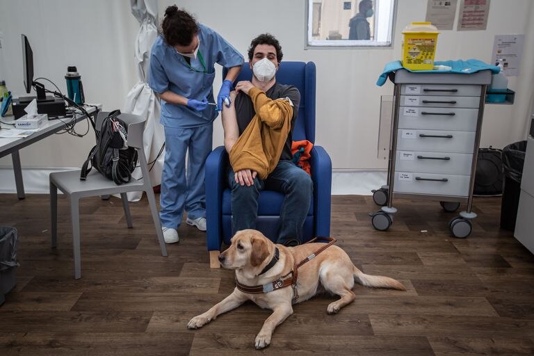 Vacunación este lunes en Valencia, en el Hospital de campaña de La Fe.