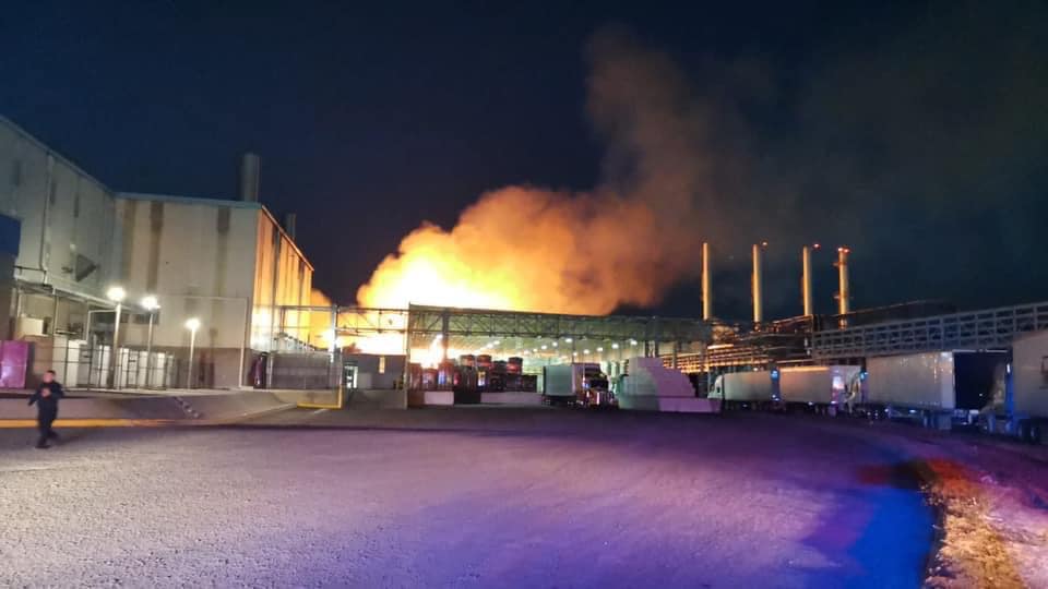 Incendio en Kimberly Clark habría sido provocado por imprudencia de empleado, quedó sofocado el fuego