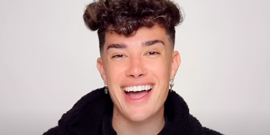 James Charles acusado de coquetear con una fan de 16 años