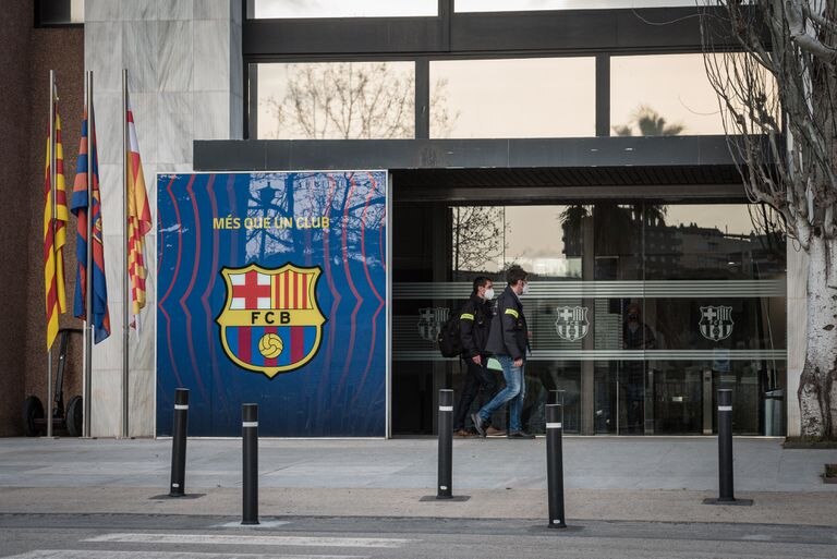 Registro de los Mossos en las oficinas del Camp Nou.