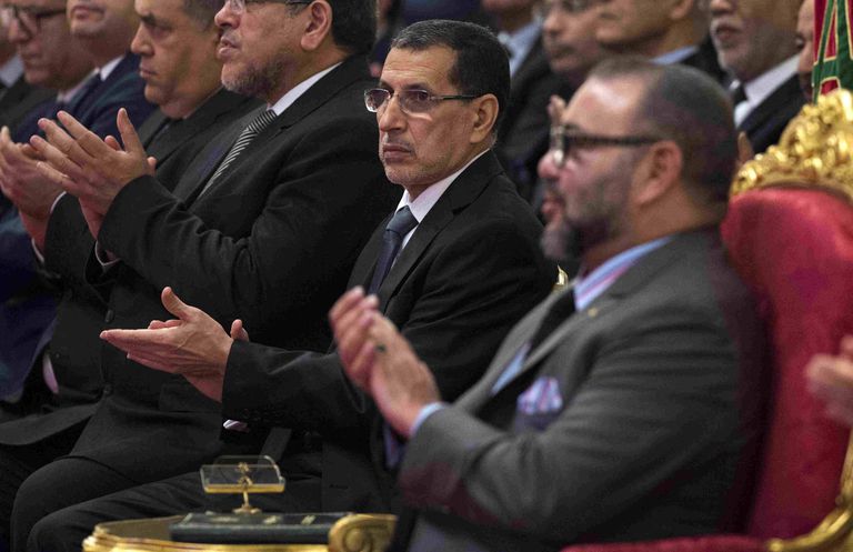El rey Mohamed VI (derecha) y el primer ministro Saadedín el Otmani, en un acto en Casablanca en 2017.