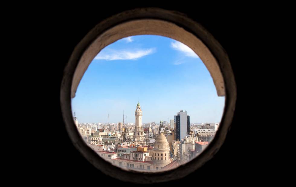 Vista del centro de Buenos Aires desde lo alto de la Galería Güemes.