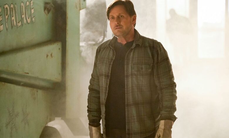 Mighty Ducks Sequel Show encuentra al entrenador Bombay en un lugar oscuro