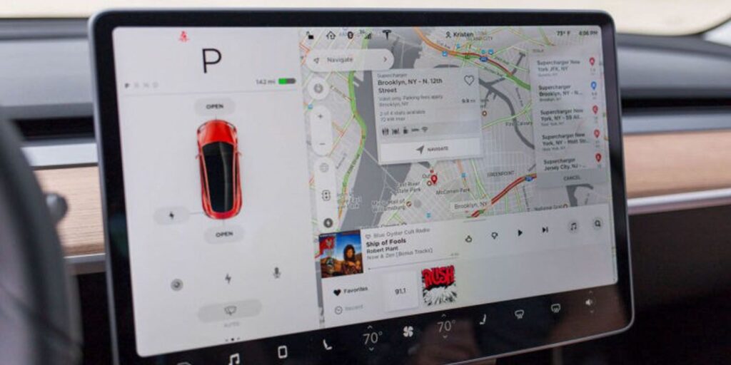 Por qué la palanca de cambios con pantalla táctil de Tesla no rompe las reglas según la NHTSA