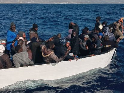 Patera hallada por el pescador Juan Manuel Cabrera.