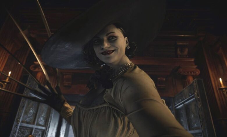 Resident Evil Village comercializado con una pantalla Lady Dimitrescu de tamaño natural