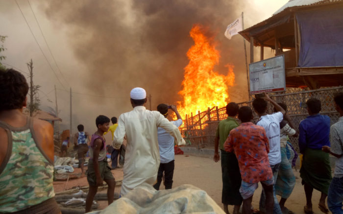 Resultan 15 muertos y 560 heridos tras incendiarse campamento de refugiados en Bangladesh | Video