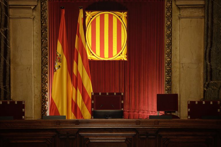 Puesto de Presidencia de la mesa del Parlament de Cataluña.