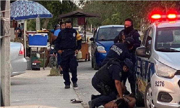 VIDEO: Matan a joven mujer policías, abusaron al someterla y esposarla, hay indignación