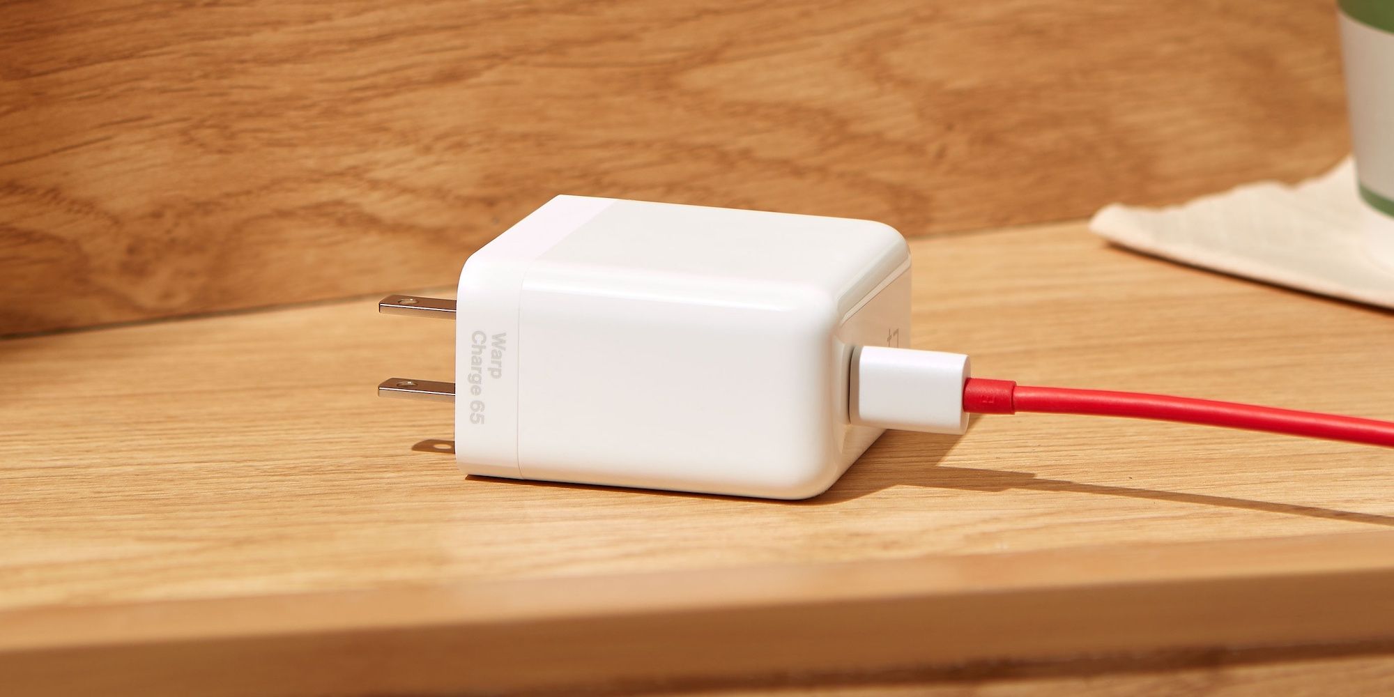 ¿El OnePlus 9 se envía con un cargador en la caja?  |