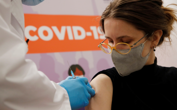 ¿Por qué hay rusos que no quieren la Sputnik V?