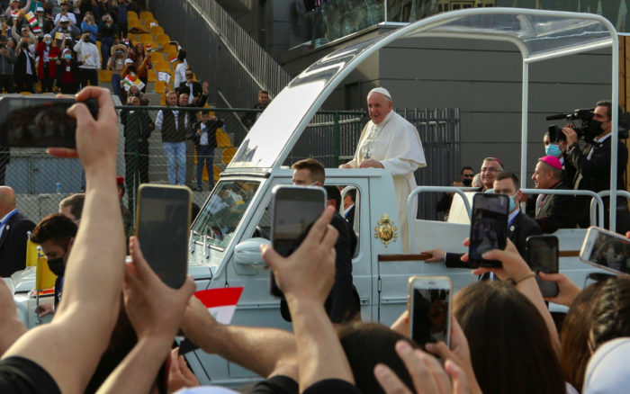 ‘El pueblo iraquí tiene derecho a vivir en paz’, dice el Papa al condenar la venta de armas