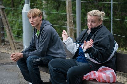 Charlie y Daisy May Cooper, en 'This Country'.