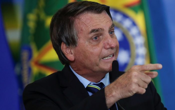 ‘El que no esté contento conmigo, tiene ahí a Lula para 2022’, dice Bolsonaro a brasileña